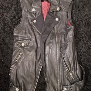 Super soft and beautiful lambskin leather vest Andrew Marc